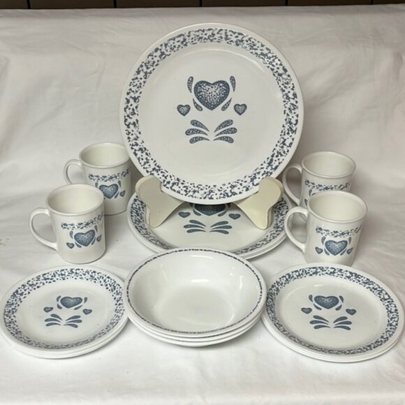 Corelle Blue Hearts Dinnerware Set 18 Piece Blue Hearts Sponge Rim - Picture 1 of 12
